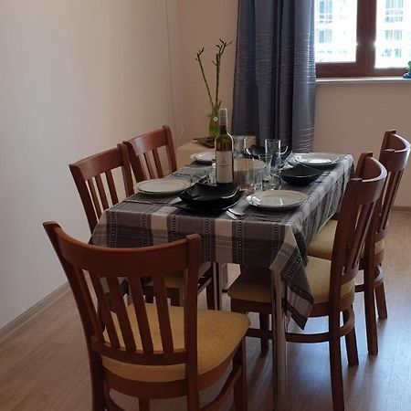 Family Holiday Apartments Breez 1 Варна Екстериор снимка