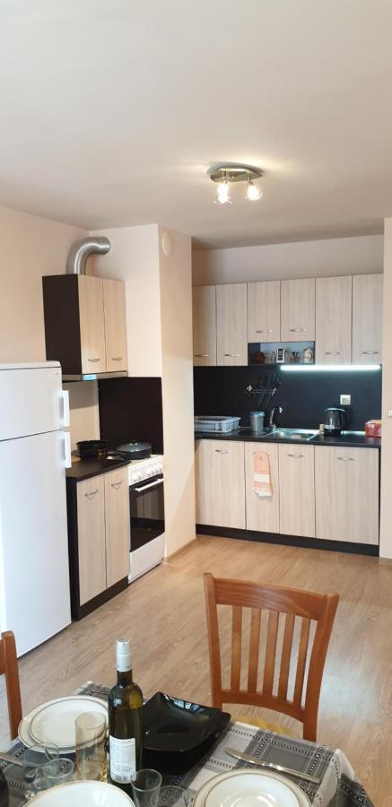 Family Holiday Apartments Breez 1 Варна Екстериор снимка
