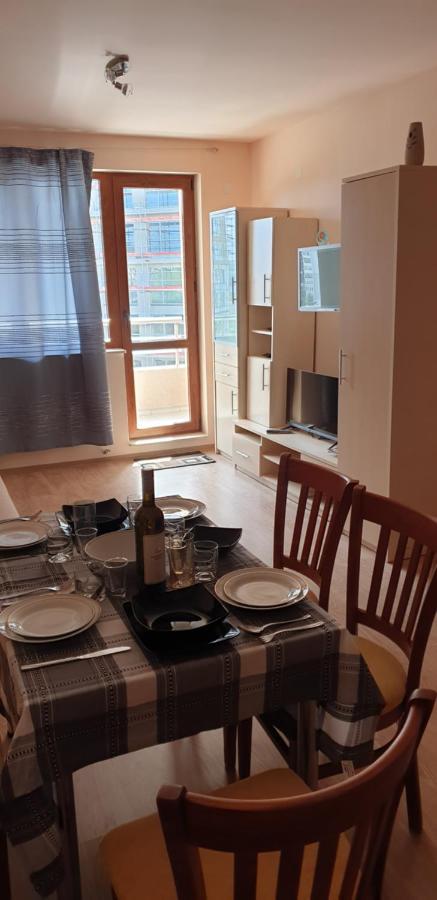 Family Holiday Apartments Breez 1 Варна Екстериор снимка